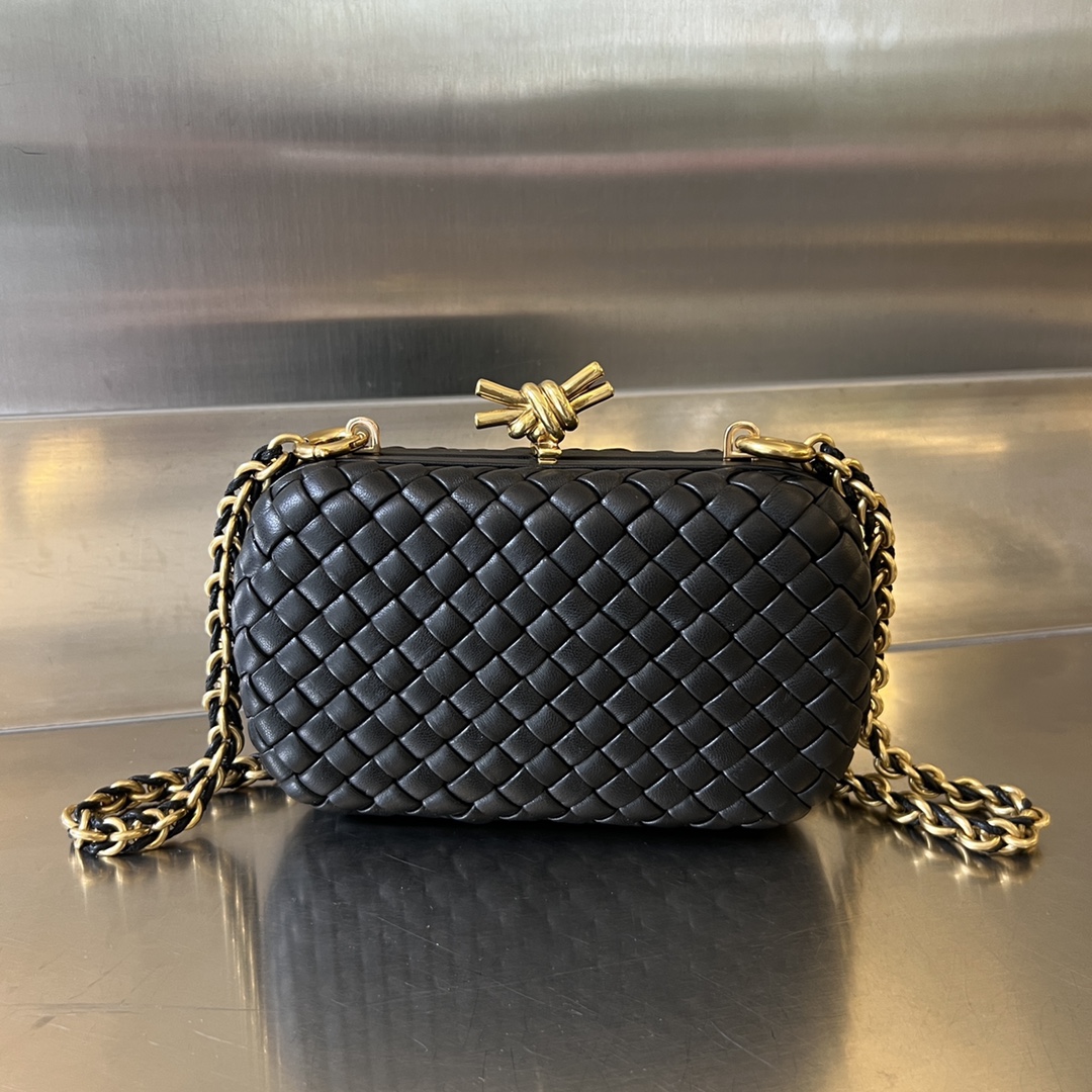 Knot Padded Intreccio Leather Clutch With Chain Black